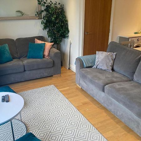Bevendean Beach Hut - Modern 5 Bedroom House, With Parking Brighton Bagian luar foto